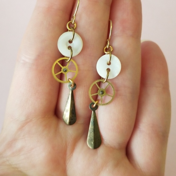 Steampunk neovictorian earrings! Real watch parts - Picture 2 of 2